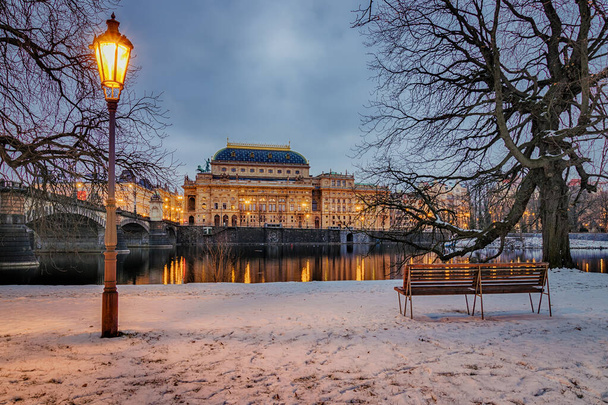 Teatro Nacional de Praga por la noche - Foto, imagen