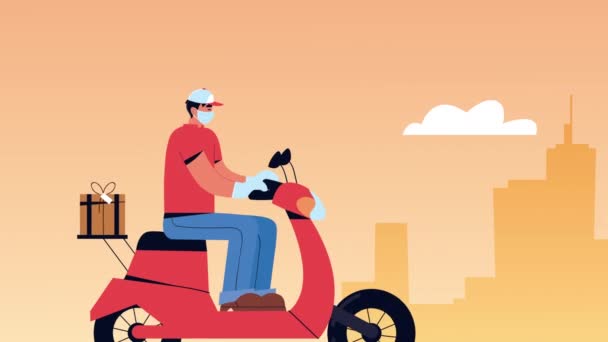 служба доставки безопасный работник на скутере мотоцикла - Кадры, видео