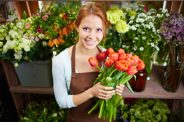 Florist mit Tulpen - Foto, Bild