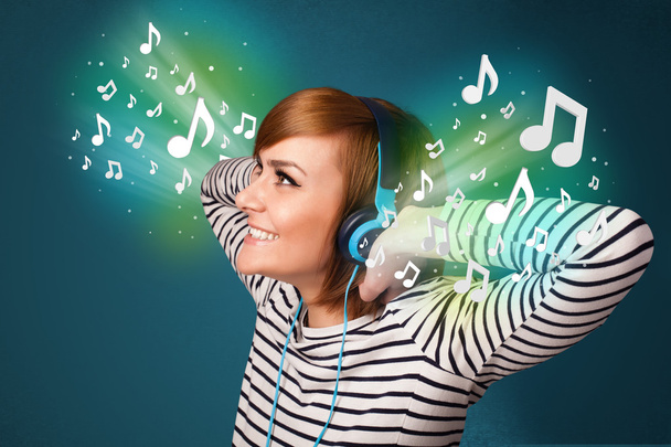 Young woman with headphones listening to music - Фото, изображение