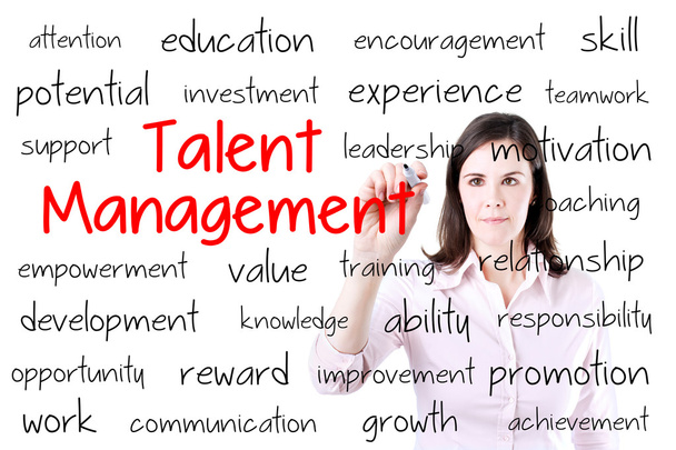 zakenvrouw schrijven talent management concept. geïsoleerd op wit. - Foto, afbeelding
