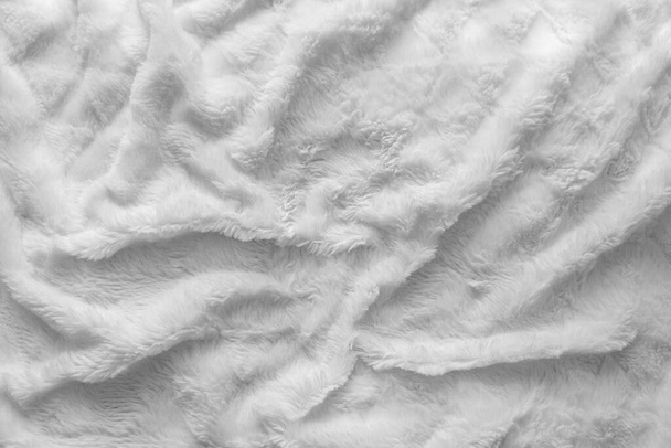 Morbida soffice coperta bianca accogliente, copriletto. Texture arruffata. Alta consistenza del tessuto pila - Foto, immagini