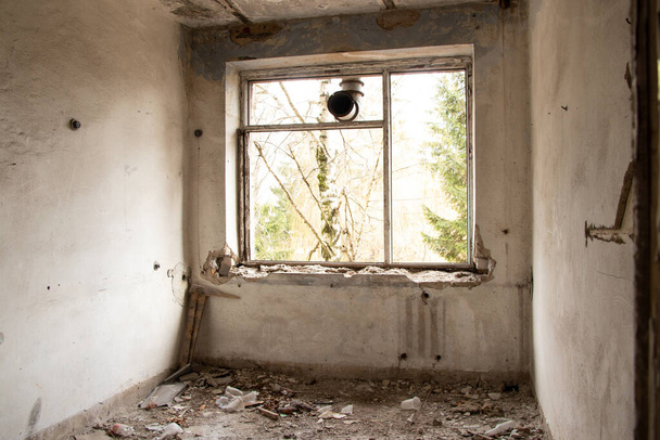 altes verlassenes unfertiges Gebäude, verlassenes Haus - Foto, Bild