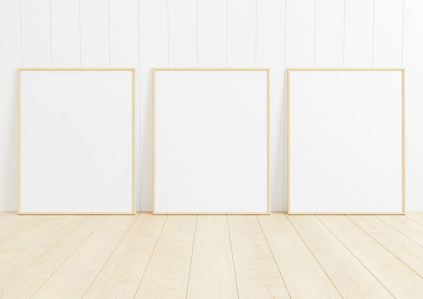 Triple 8x10 vertikale Holzrahmen-Attrappe auf Holzboden und weißer Holzwand. Drei leere Plakatrahmen-Attrappen auf Holzboden und weißem Holzhintergrund. 3D-Rendering - Foto, Bild
