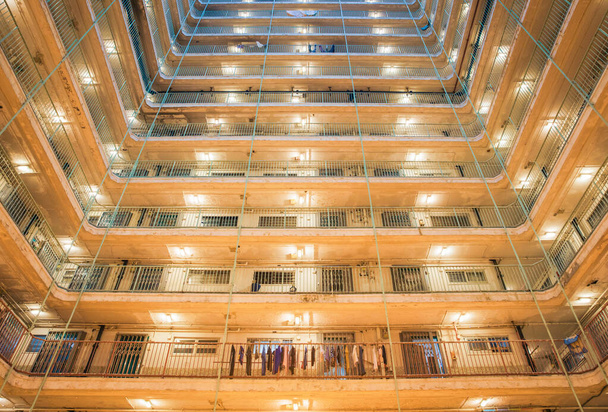 Hong Kong 'daki kamu konutlarının soyut görüşü. Geometrik mimari dış görünüş, hiç kimse - Fotoğraf, Görsel