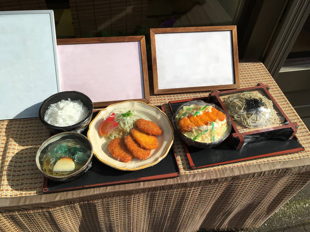 catering buffet comida plato asiático oriental con carne y colorido vegetales - Foto, Imagen