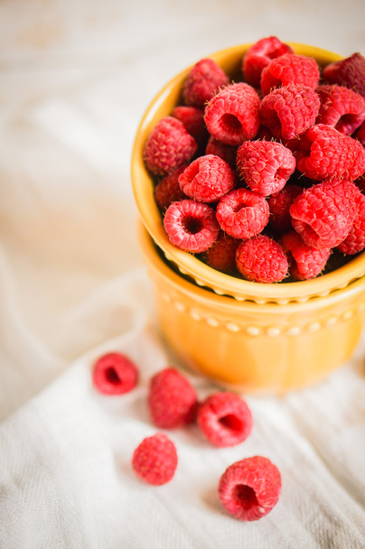 Raspberries in a bowl - 写真・画像