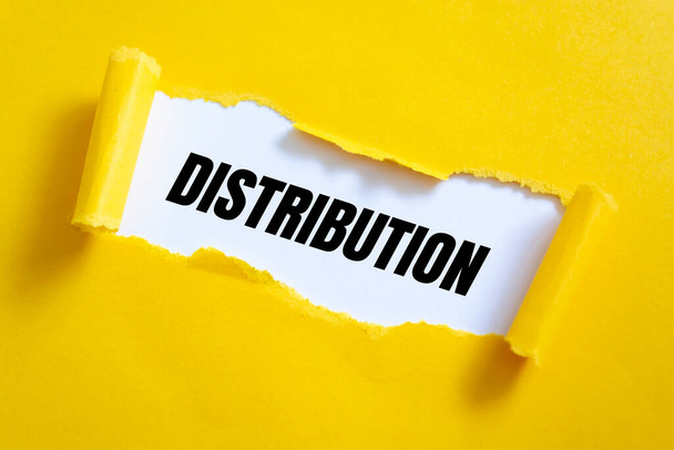 Szakadt sárga papír fehér felületen Distribution words. - Fotó, kép
