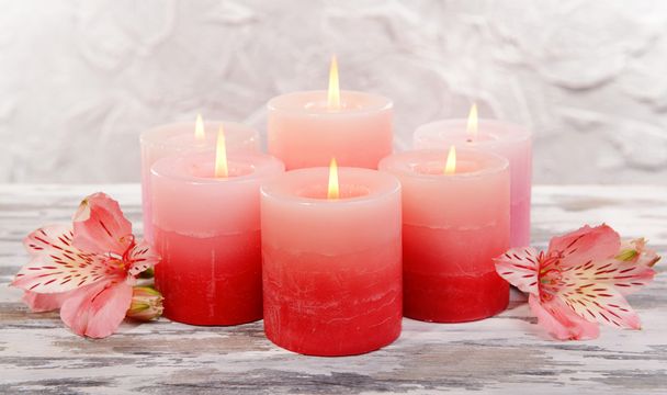 Beautiful candles with flowers on table on grey background - Foto, immagini