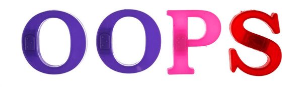 La palabra oops está forrada con letras plásticas multicolores aisladas sobre fondo blanco. - Foto, Imagen