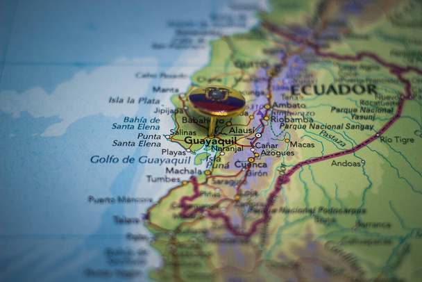 Гуаякиль на карте с флагом Эквадора - Фото, изображение