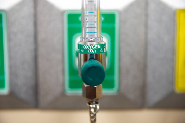 кисень у лікарняній обстановці
 - Фото, зображення