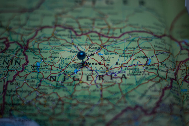 Кадуна, місто в Нігерії, прикріплене до географічної карти. - Фото, зображення