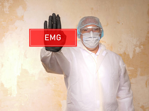 Concept médical sur l'électromyographie EMG avec inscription sur la feuille - Photo, image
