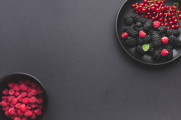flat lay plate bowl fresh berries. Resolution and high quality beautiful photo - Фото, зображення