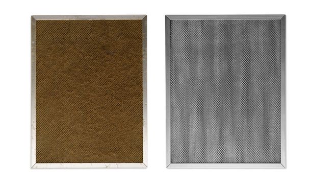 przed i po oczyszczeniu filtra aluminiowego ekstraktora kuchennego pokrytego brudem izolowanym na biało - Zdjęcie, obraz