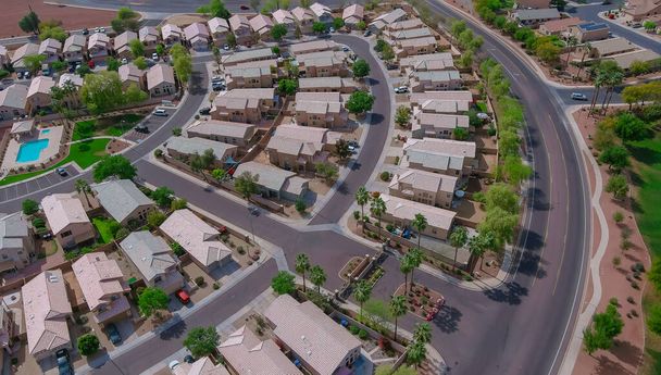 Panoramablick auf die Nachbarschaft in den Dächern der Häuser der Wohngegend Phoenix Arizona USA - Foto, Bild
