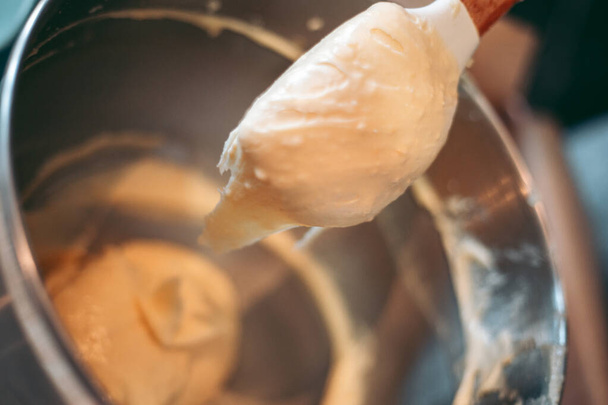 El proceso de cocción de pasteles y galletas en la cocina - Foto, Imagen