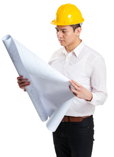Mies rakennusalan työntekijä lukeminen sininen tulostaa
 - Valokuva, kuva