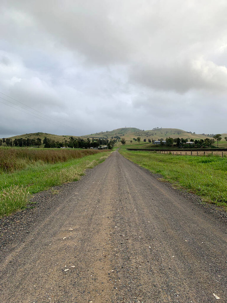 Queensland Avustralya 'nın Killarney kasabasının manzarası. Yuvarlanan tepeler ve yeşil çayırlarla - Fotoğraf, Görsel