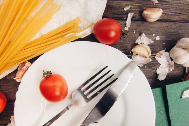 cozinha italiana macarrão ingredientes tomate cereja alho almoço - Foto, Imagem