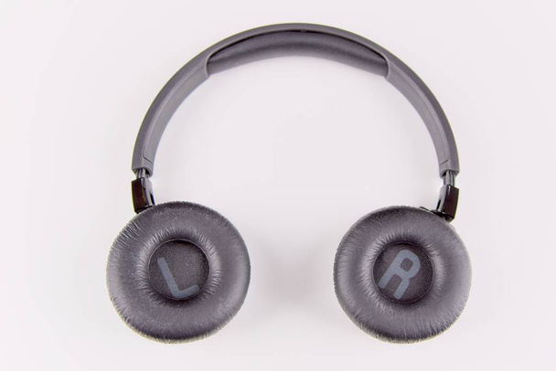 fones de ouvido no fundo branco - Foto, Imagem