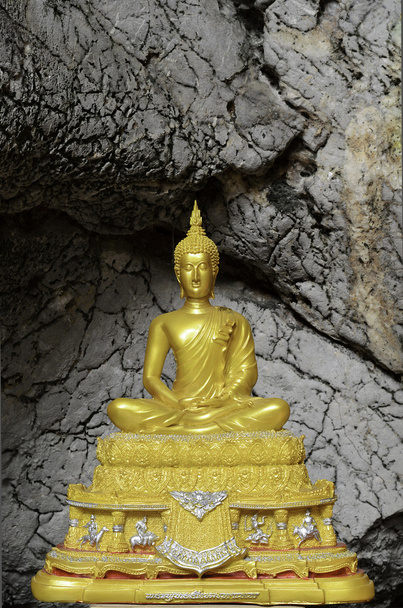 Golden buddha statue at at Tham Pu Wa temple Kanchanaburi, Thail - Photo, Image