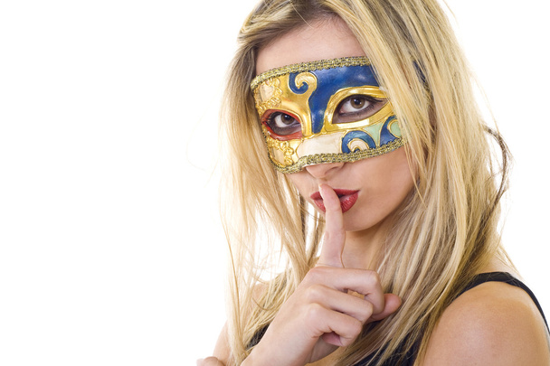 Femme en masque de carnaval faisant geste de silence sur blanc
 - Photo, image