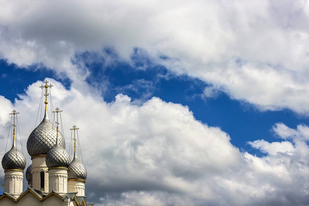 Russia, Rostov, July 2020. Heavenly background with domes of the old church. - Fotografie, Obrázek