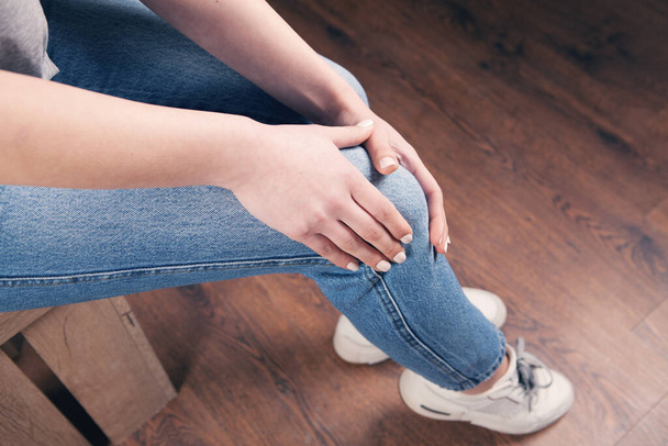 a young girl has a knee pain - Фото, зображення