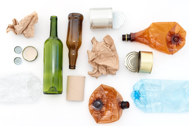 リサイクル可能な廃棄物。リサイクル、再利用、ゴミ処理、資源環境と生態系の概念 - 写真・画像