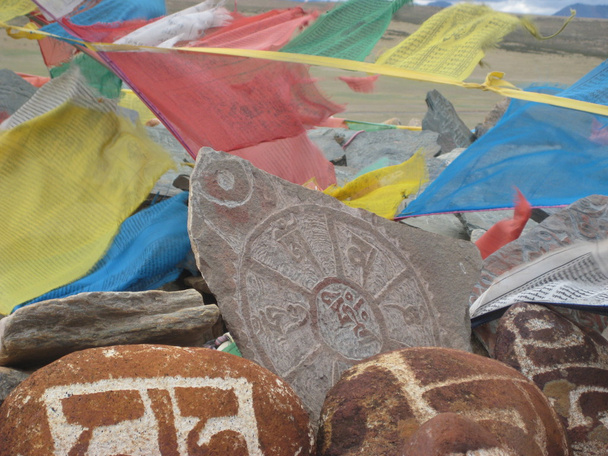 piedra tallada con símbolos de prosperidad14
 - Foto, Imagen