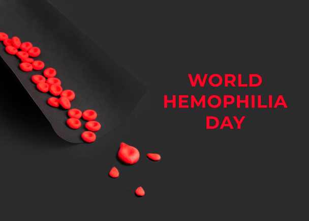 Dünya hemofili günü konsepti. Kırmızı kan hücreleri ve kan damlaları siyah bir zemin üzerinde plasticin kilden yapılır.. - Fotoğraf, Görsel