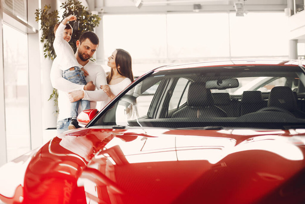 Family with little son in a car salon - Zdjęcie, obraz