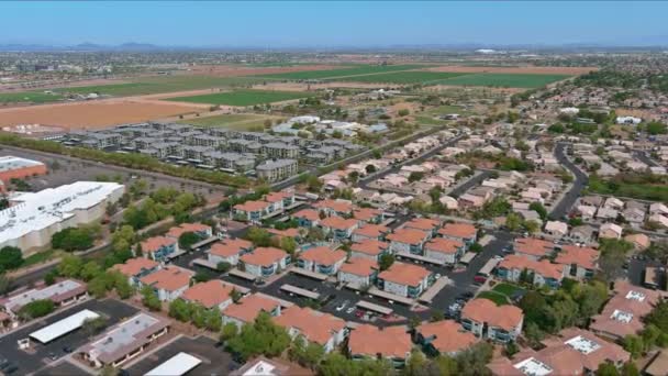 Vista de un pequeño pueblo Avondale en el desierto de Arizona - Metraje, vídeo