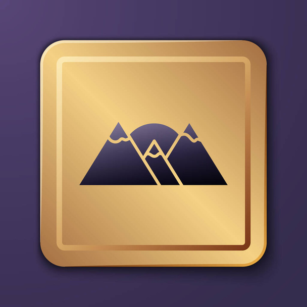 紫色の山脈のアイコンは、紫色の背景に隔離されました。勝利や成功の概念の象徴。金の四角形のボタン。ベクトル. - ベクター画像