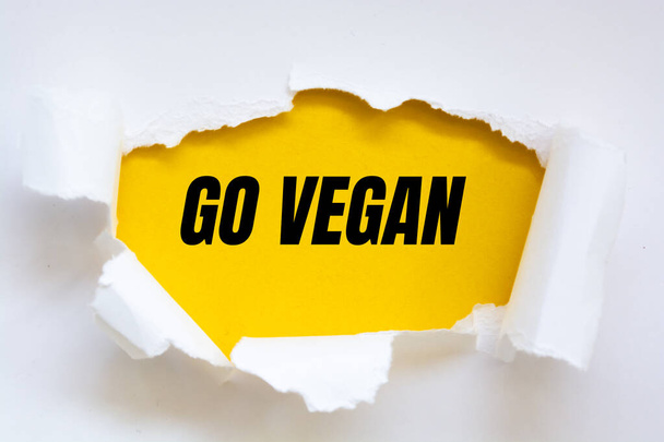 Go Vegan 'ı gösteren metin işareti - Fotoğraf, Görsel