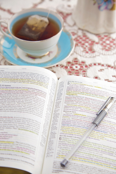 Bíblia partiu com chá para um estudo bíblico das senhoras - Foto, Imagem
