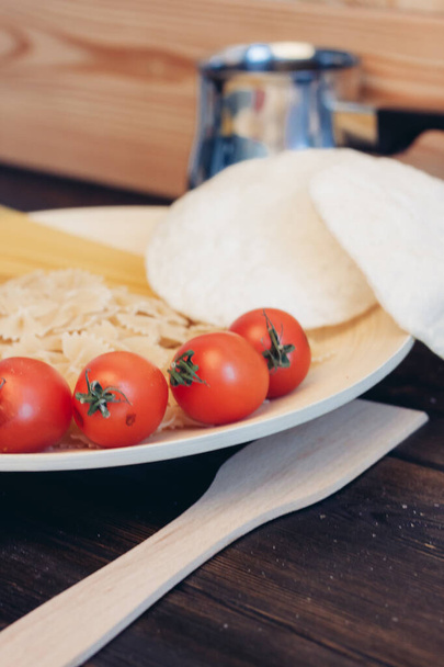těstoviny Parmezán Gurmánská italská kuchyně omáčka cherry rajčata - Fotografie, Obrázek