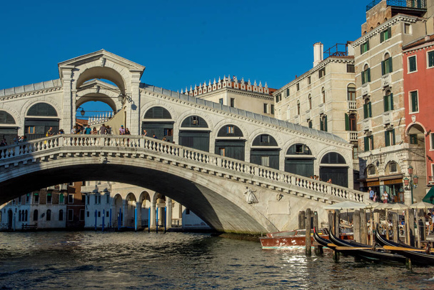 odkrycie Wenecji i jej małych kanałów i romantycznych zaułków, Włochy - Zdjęcie, obraz