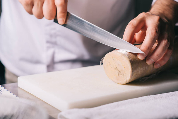 restaurant chef cutting foie gras - Valokuva, kuva