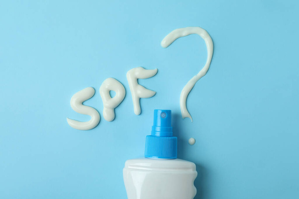 Text SPF? and sunscreen on blue background - 写真・画像