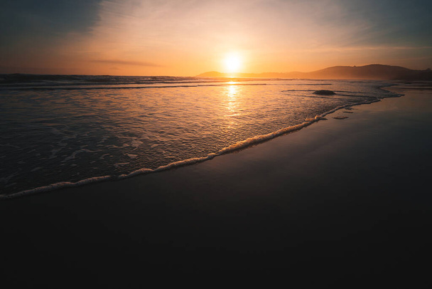 Auringonnousu Moerakin järvellä, Uusi-Seelanti - Valokuva, kuva