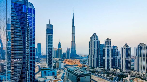 antenni näkymä moderni pilvenpiirtäjiä Dubaissa, Arabiemiirikunnat - Valokuva, kuva