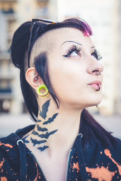 Menina punk bonita
 - Foto, Imagem