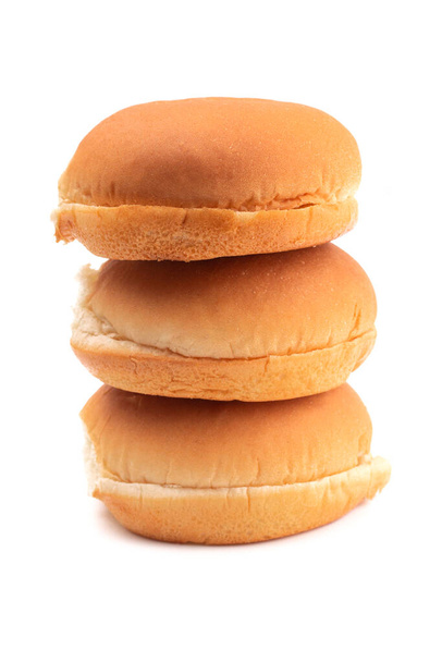 Pan de hamburguesa sobre fondo blanco - Foto, imagen