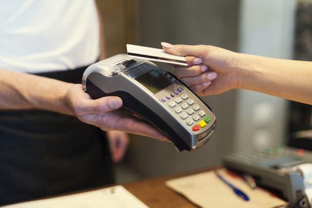 Customer paying by credit card - Photo, Image