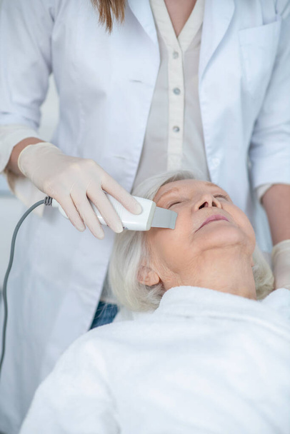 Mature woman having face beauty treatment in a beauty clinic - Фото, изображение