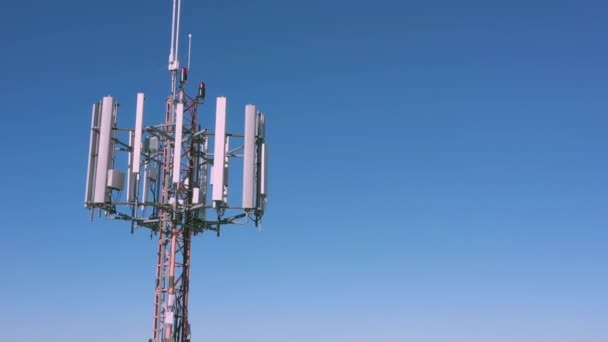 Panely mobilních komunikačních věží v Estonsku.kopírovací prostor - Záběry, video