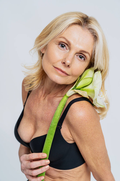 Beautiful senior woman with young and clean look, beauty shot - Pretty senior lady over 60 with perfect skin, concepts about elderly, beauty treatment and skin care - Фото, изображение